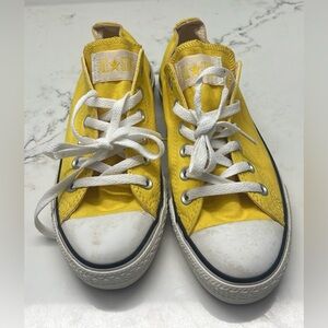 Converse chuck Taylor All Star low top yellow sneaker Women’s size 8